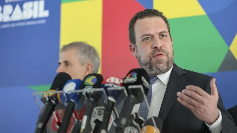 Governo Lula denuncia manobra na Câmara que mantém escala 6×1 em projeto de redução da jornada