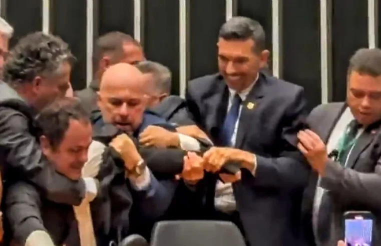 Glauber Braga ocupa Mesa da Câmara e é retirado à força após denúncia de cassação: tensão nas lideranças
