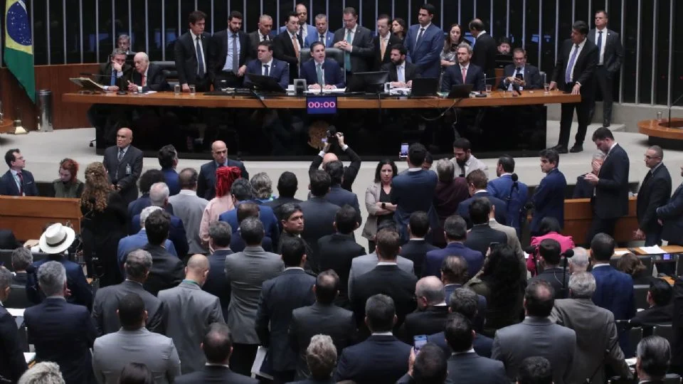 Câmara aprova PL da Dosimetria; redução de pena de Bolsonaro dependerá de Senado, Executivo e Justiça