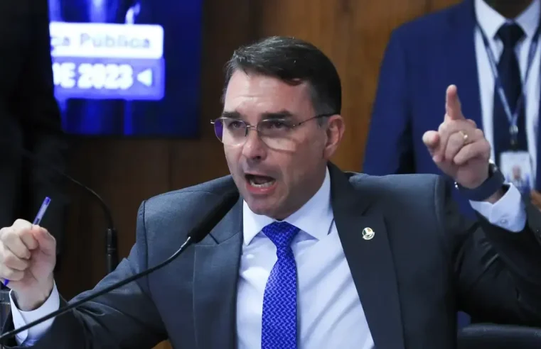 Vídeo mostra Flávio Bolsonaro surtando após liminar de Gilmar