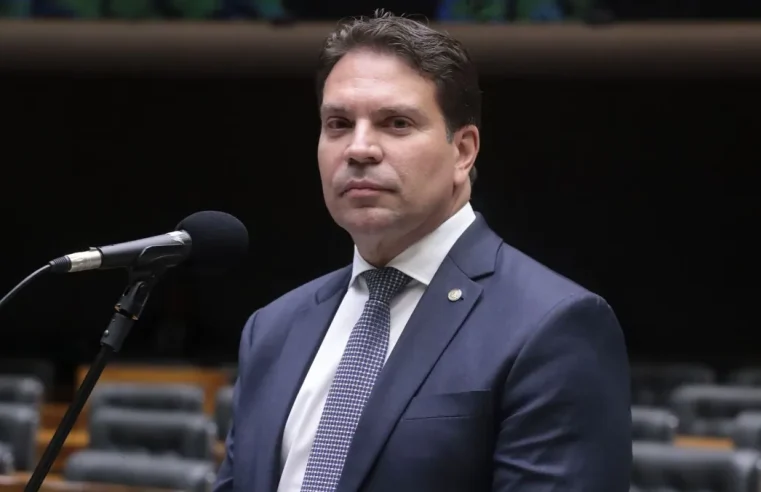 Foragido nos EUA, Ramagem recorre ao STF citando voto de Fux e pede absolvição