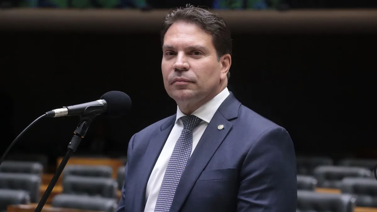 Foragido nos EUA, Ramagem recorre ao STF citando voto de Fux e pede absolvição