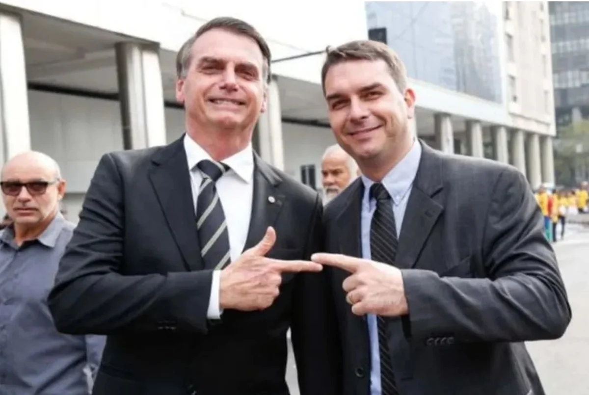 Ex-presidente Jair Bolsonaro bate o martelo: Flávio Bolsonaro é seu candidato a presidente em 2026