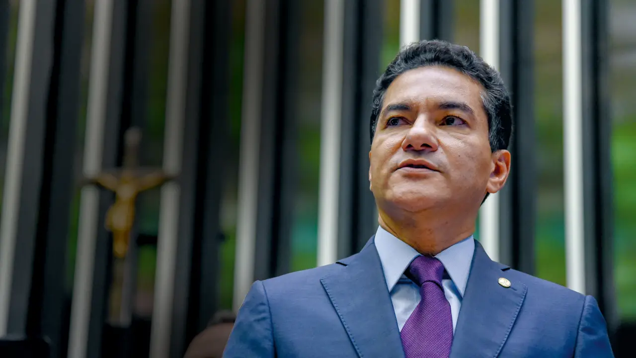 Marcos Pereira chama Eduardo Bolsonaro de arrogante e diz que apoio a Flávio racha a direita