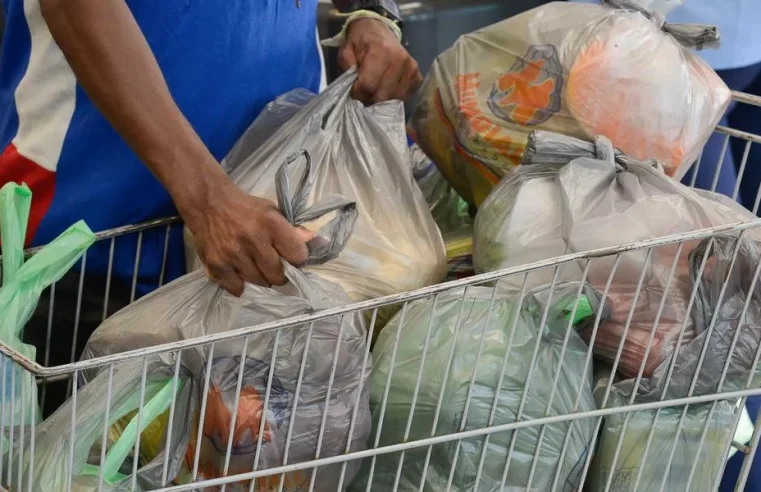 Consumo das famílias nos supermercados avança em 2025 com alta da renda