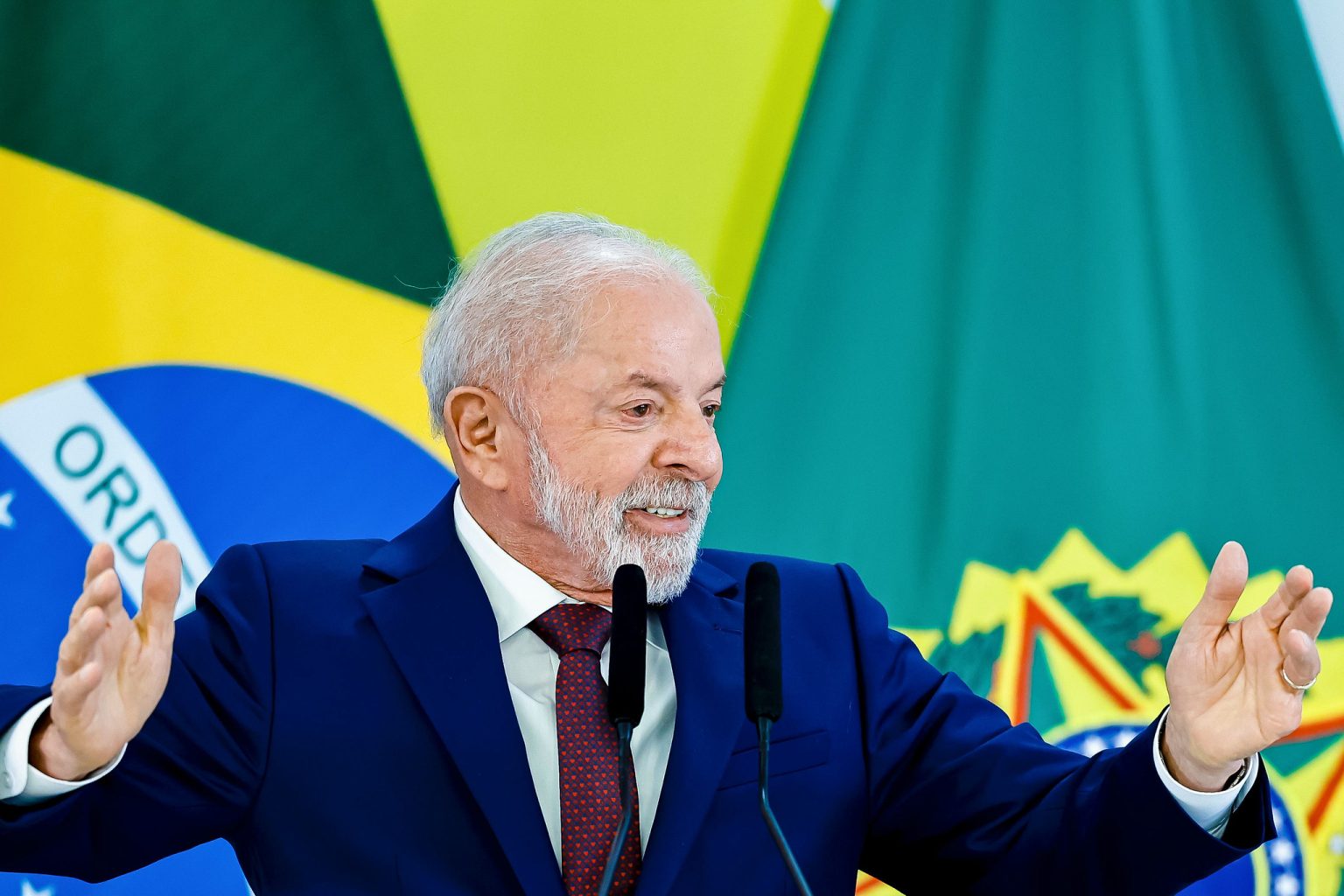 esquisa mostra 76% dos brasileiros aprovam reforma do IR e 66% aprovam CNH sem autoescola