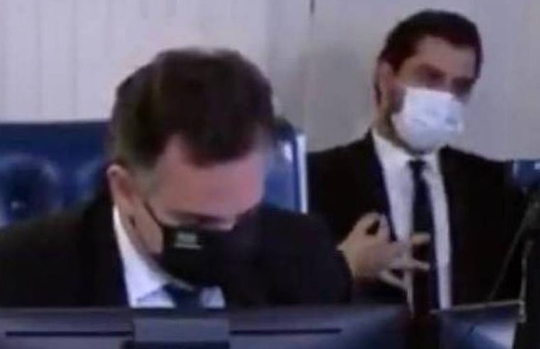 Filipe Martins é preso por suposta conduta de seus próprios advogados, revela despacho de Moraes