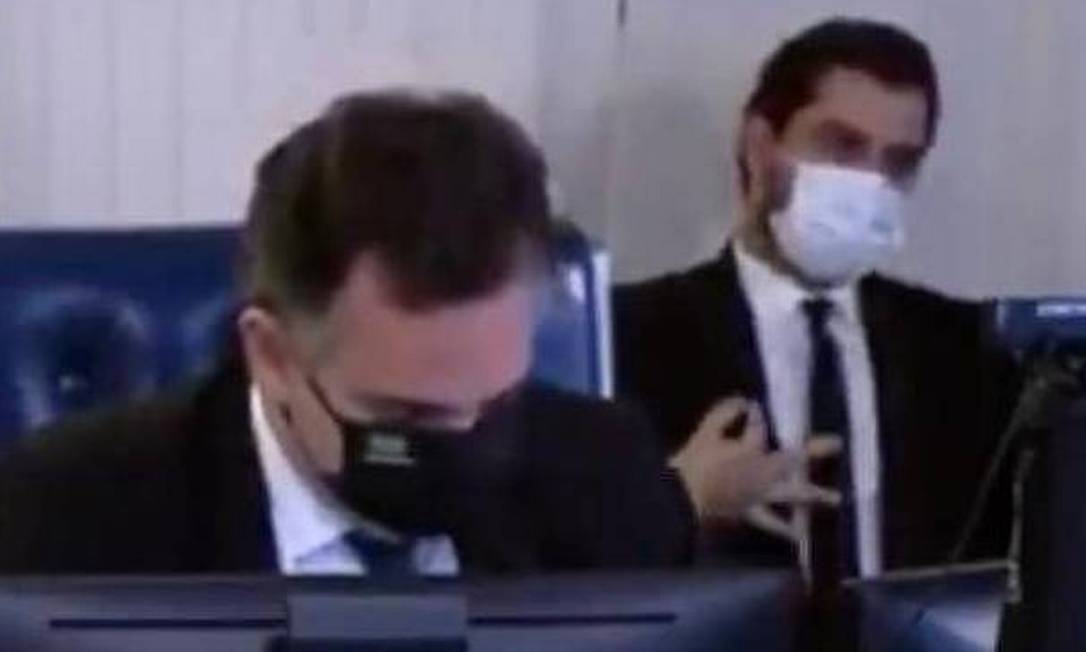 Filipe Martins é preso por suposta conduta de seus próprios advogados, revela despacho de Moraes