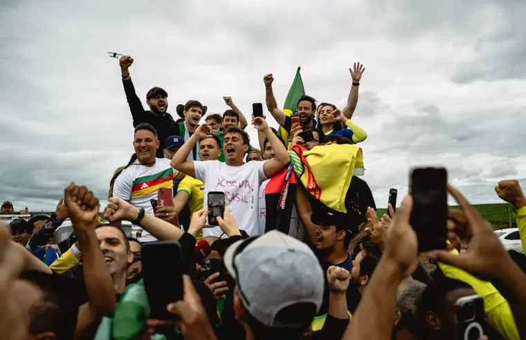 Esquerdista adere a caminhada de Nikolas Ferreira em defesa de pais presos pelo 8 de Janeiro
