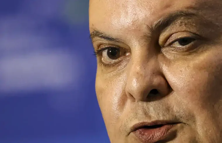 Caso Master: ex-governadores e oposição protocolam pedidos de impeachment contra Ibaneis