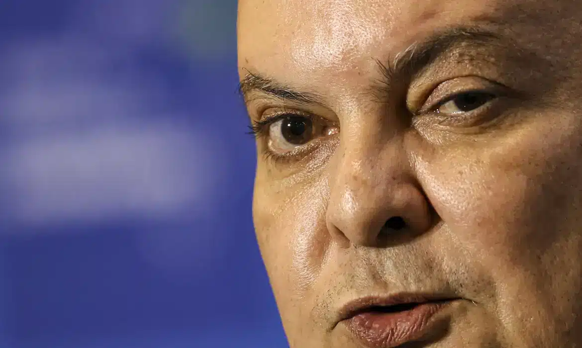 Caso Master: ex-governadores e oposição protocolam pedidos de impeachment contra Ibaneis