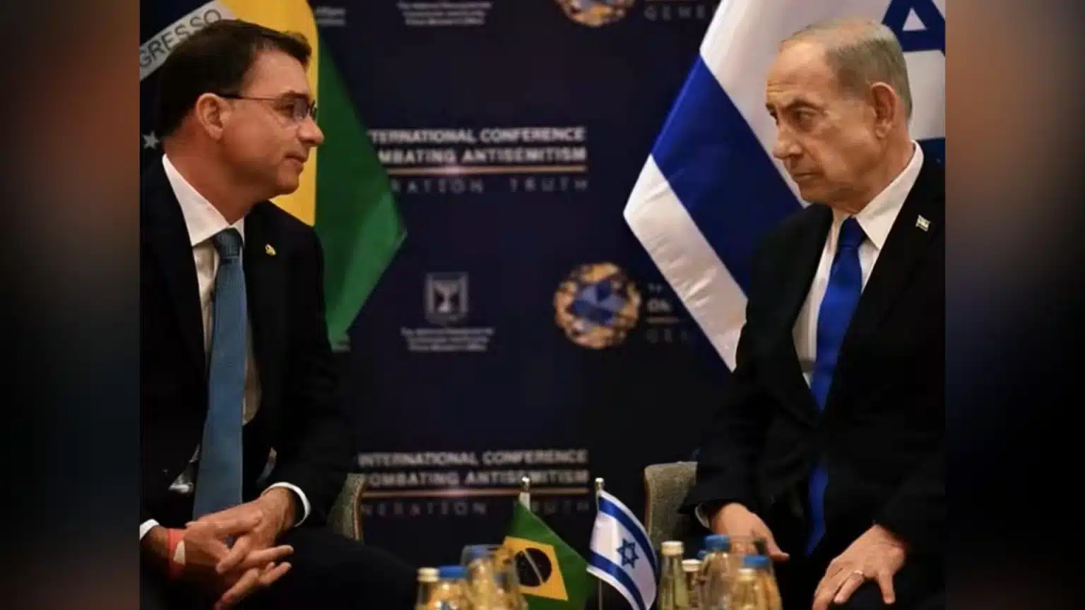 Flávio Bolsonaro mente em ataque a Lula no parlamento de Israel, afirmam veículos e usuários nas redes
