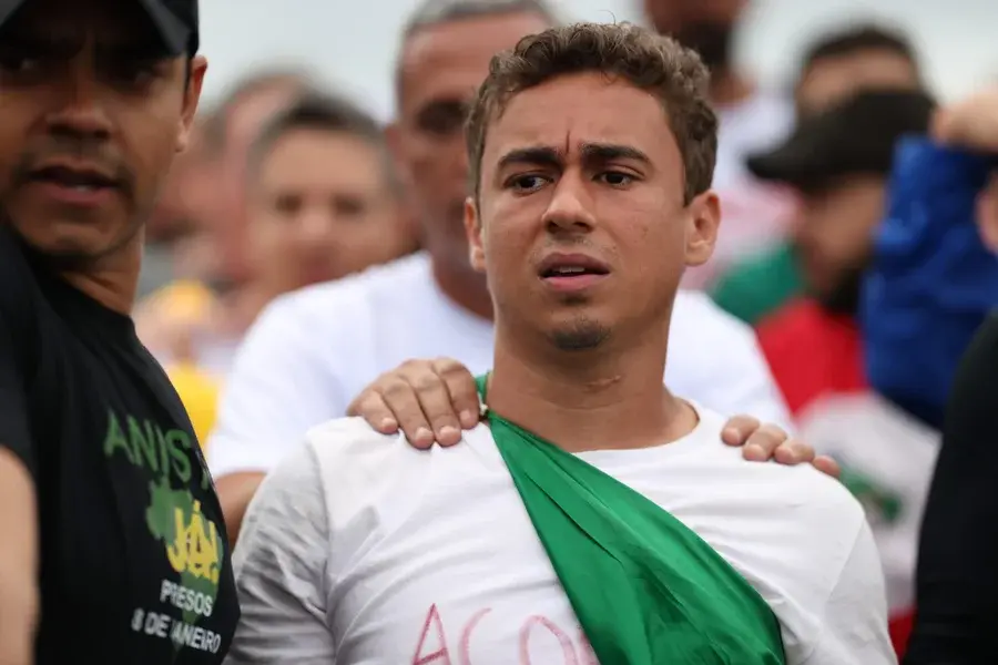 Marcha bolsonarista de Nikolas seria encerrada na Esplanada, mas trajeto foi desviado pelas autoridades