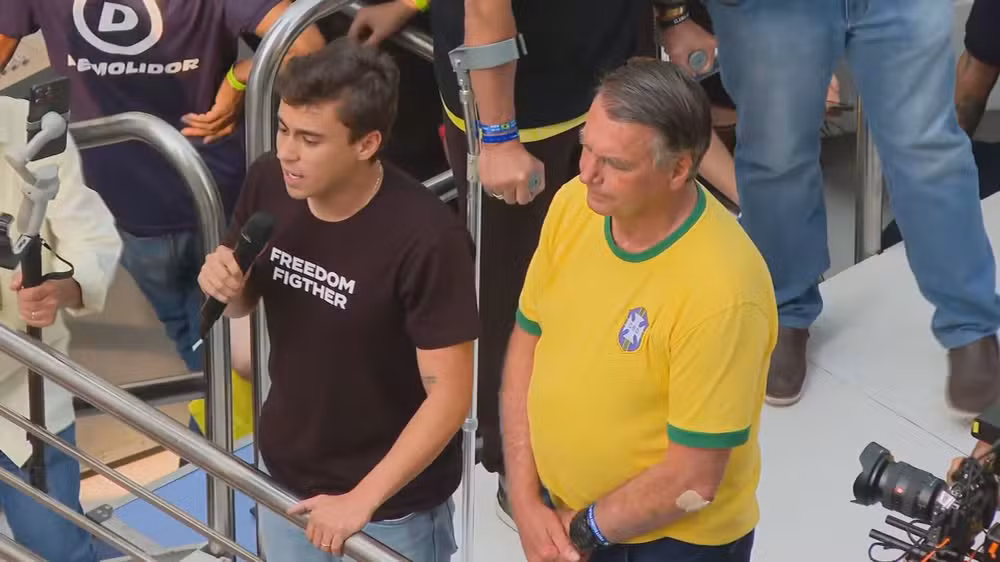Defesa de Bolsonaro pede ao STF autorização para visitas de Nikolas Ferreira, Portinho e aliados do PL
