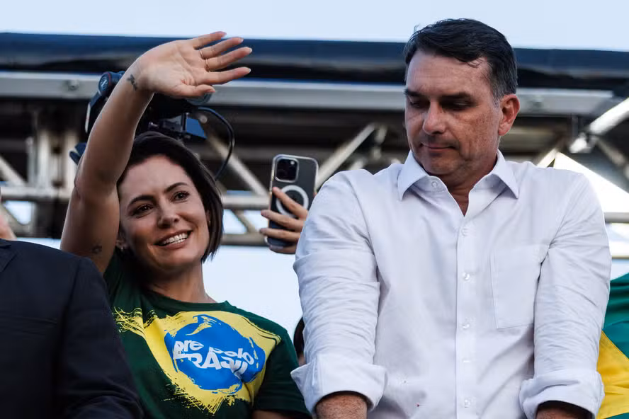 Flávio volta a pedir desculpas e busca apoio de Michelle