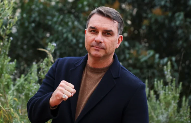 Declarações de Flávio Bolsonaro sobre ameaças reacendem comparações com campanha presidencial de 2018